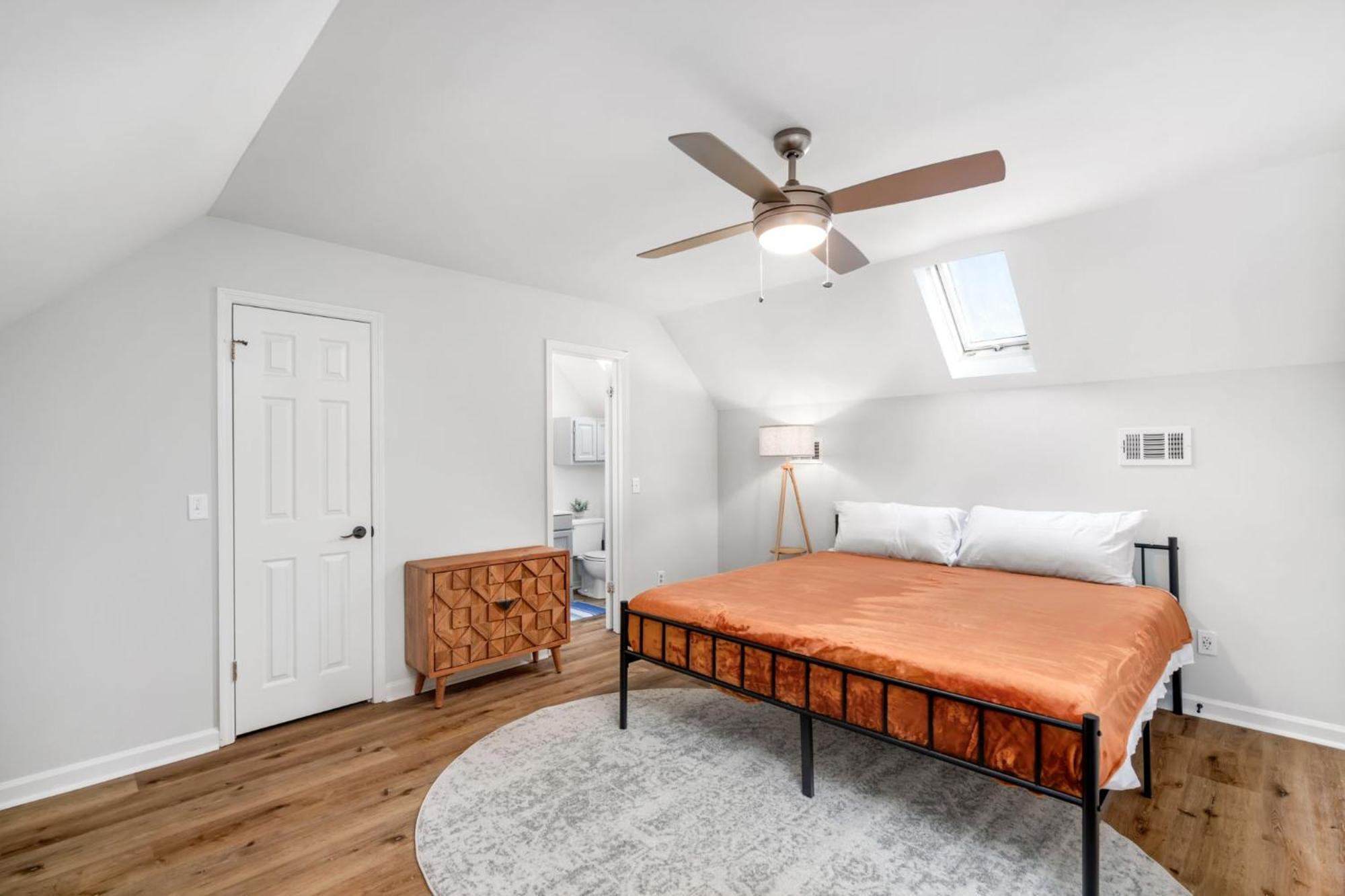 Remodeled And New - Walk To Downtown Auburn Appartement Buitenkant foto