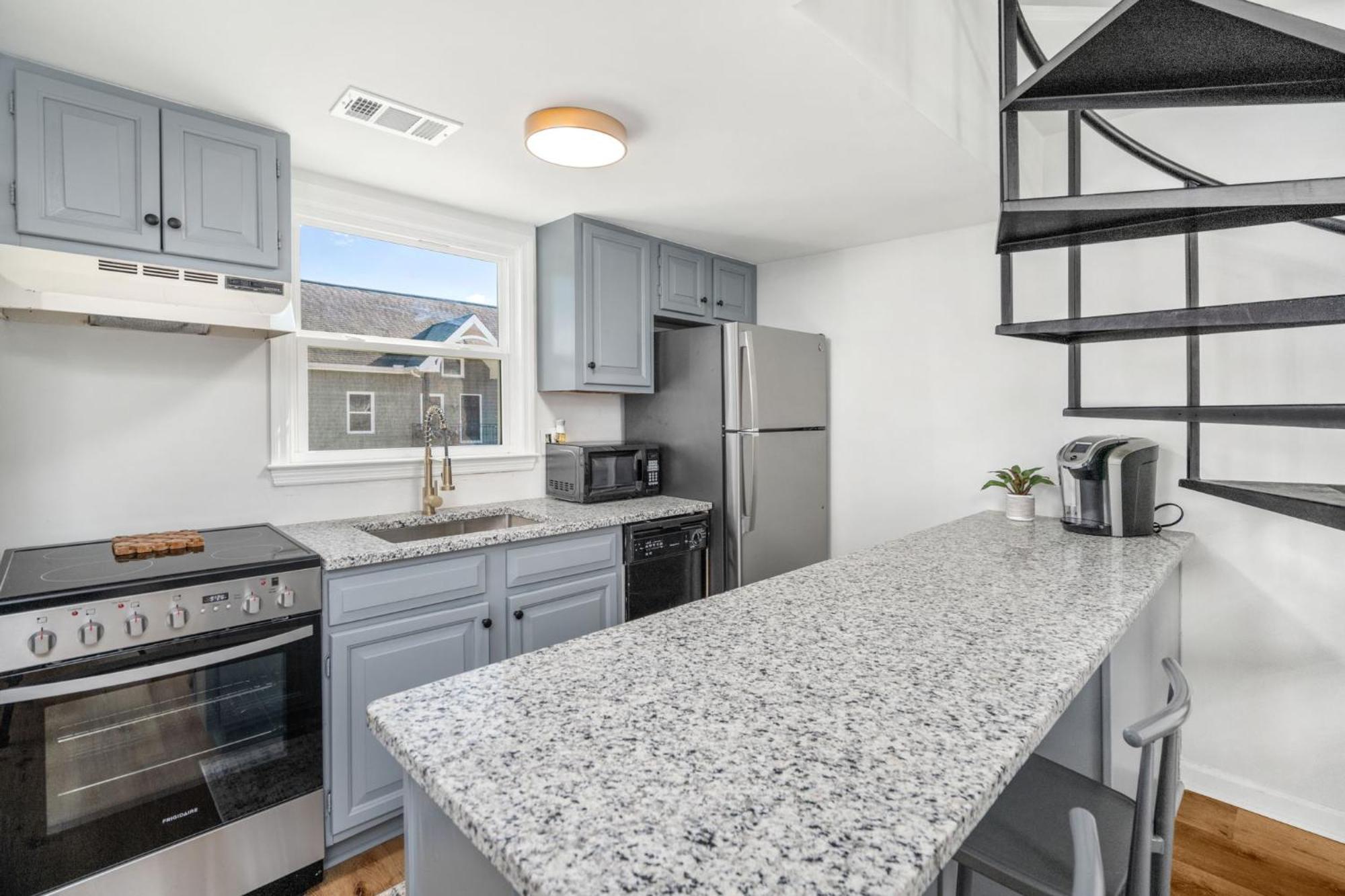 Remodeled And New - Walk To Downtown Auburn Appartement Buitenkant foto
